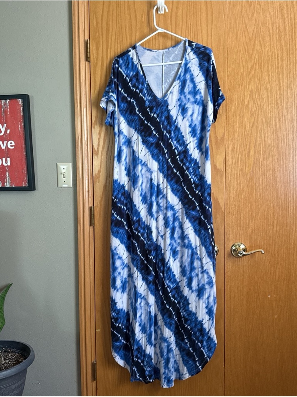 Tie-Dye V-Neck Maxi Dress in Blue and White